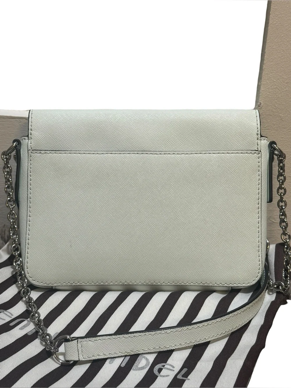 Rare HENRI BENDEL Saffiano Leather Crossbody Wallet on a Chain Mint Green EUC